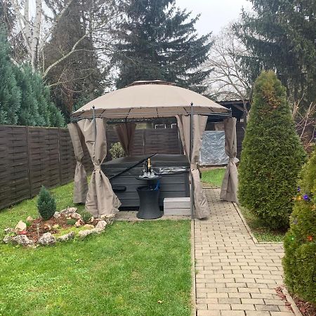 Gunarasi Villa Jacuzzival Dombóvár Exterior foto