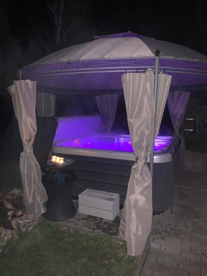 Gunarasi Villa Jacuzzival Dombóvár Exterior foto