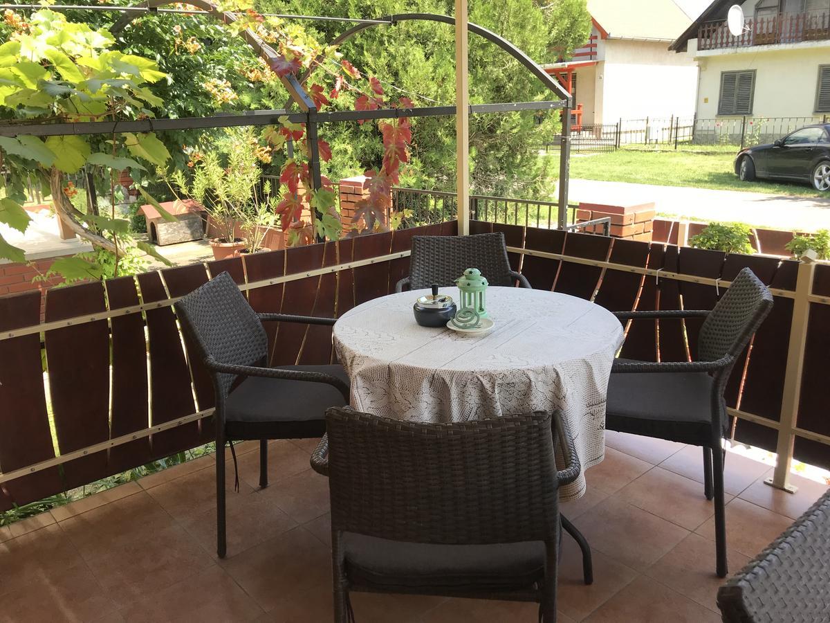 Gunarasi Villa Jacuzzival Dombóvár Exterior foto