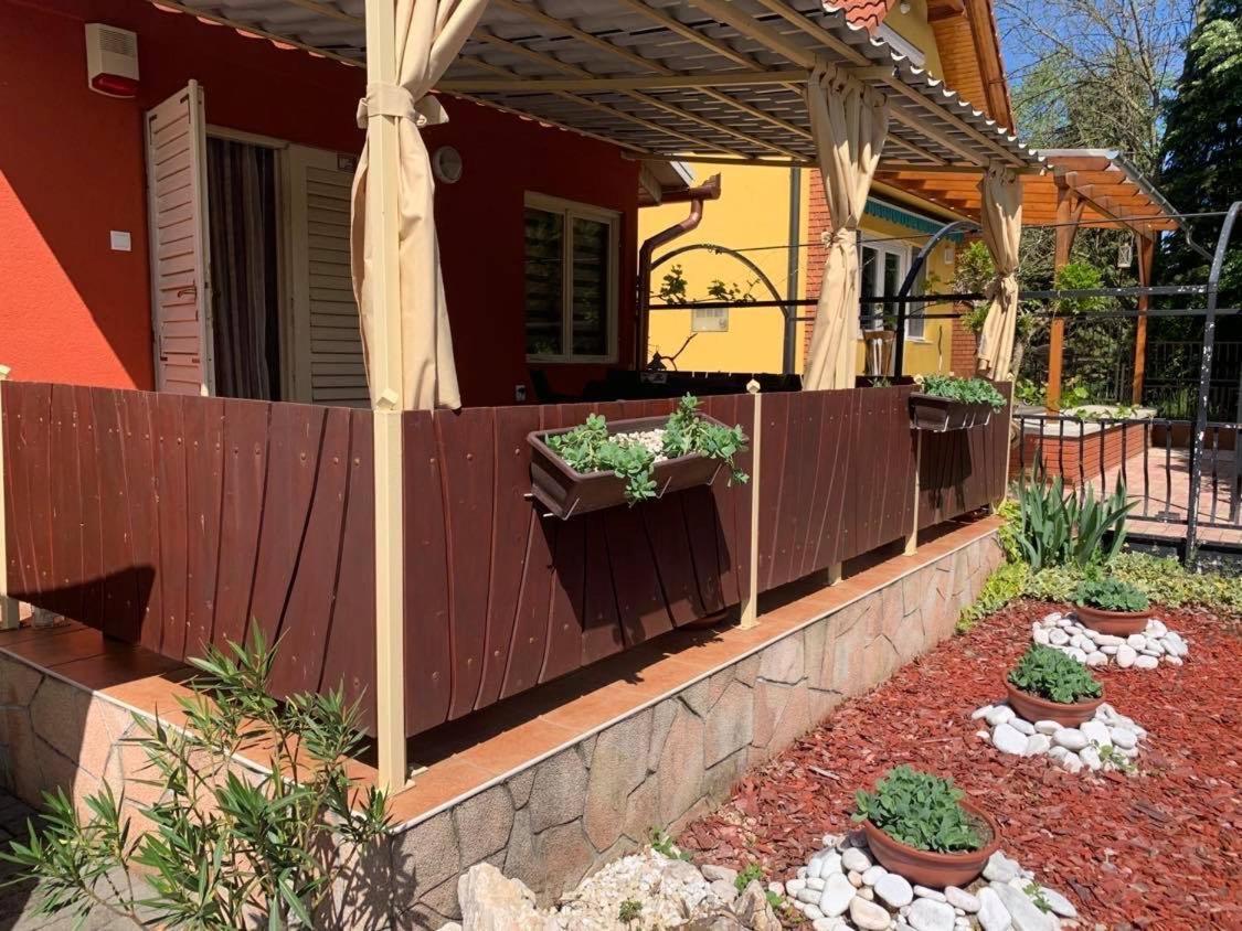 Gunarasi Villa Jacuzzival Dombóvár Exterior foto